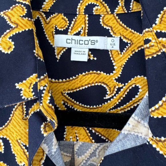 CHICOS NO IRON PATTERNED SHIRT SIZE 0 - Picture 2 of 3